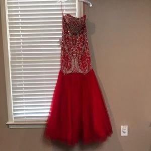 Prom dress never worn with tag on it